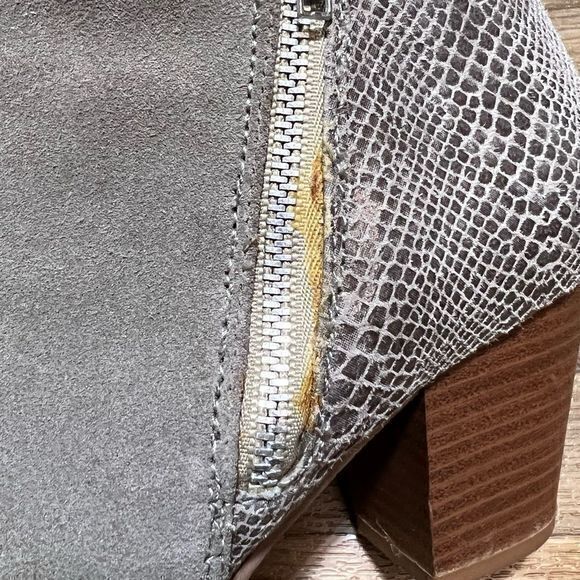 Vionic Women’s Anne Ankle Bootie Suede Snakeskin Printed Heel Gray‎ Tan Size 8.5 - Picture 13 of 13